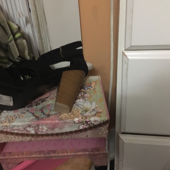 Shoes - Picture 3 of 3